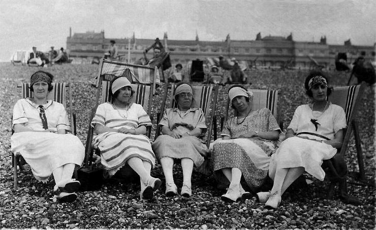 Five Alabaster Aunties in 1925